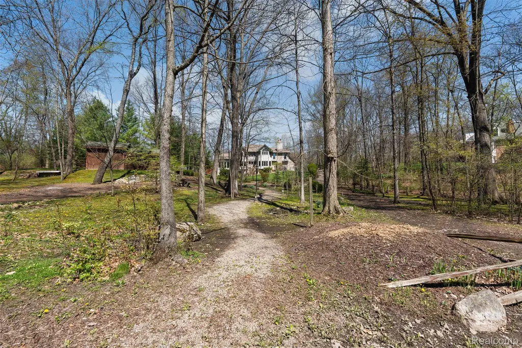 561 Valley Drive Milford Charter Township MI 48381