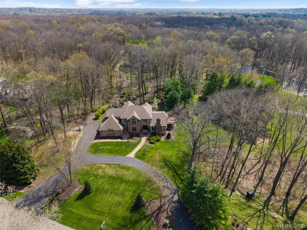 561 Valley Drive Milford Charter Township MI 48381