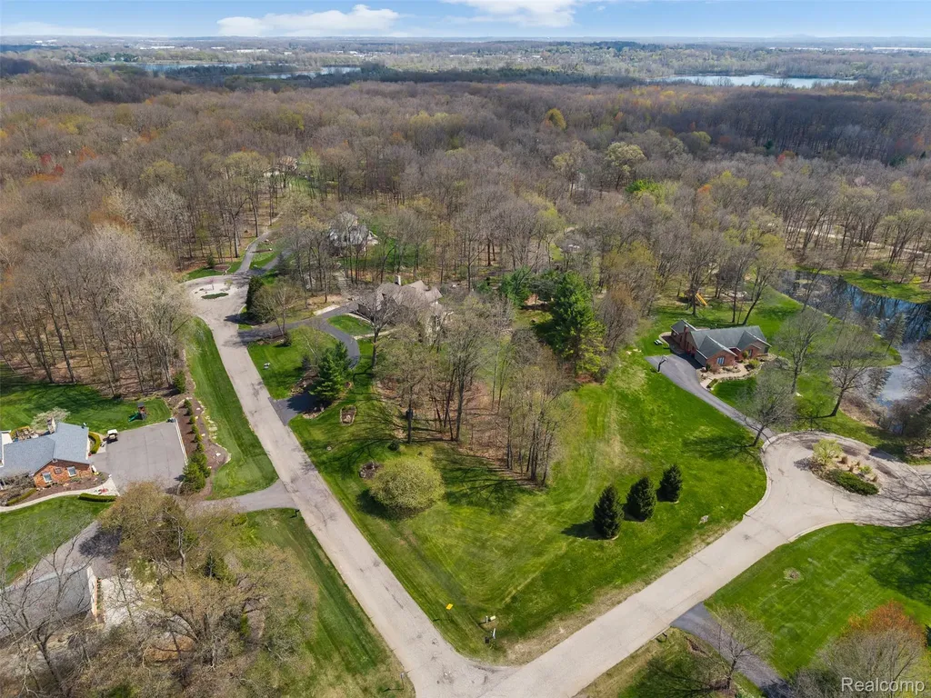 561 Valley Drive Milford Charter Township MI 48381