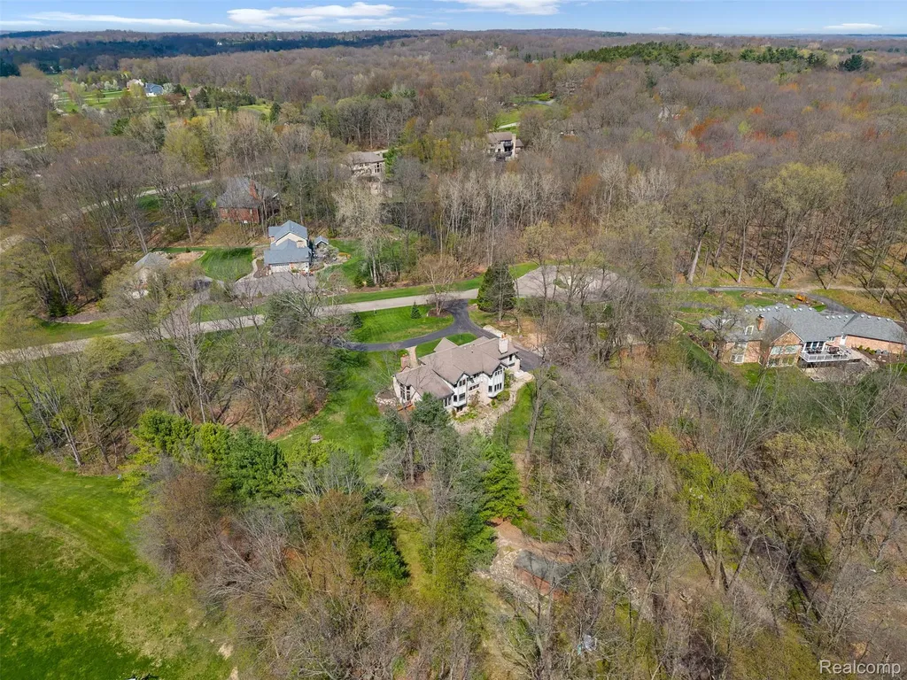 561 Valley Drive Milford Charter Township MI 48381