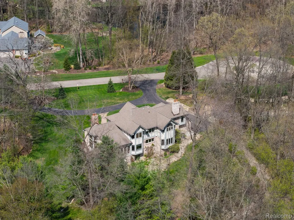 561 Valley Drive Milford Charter Township MI 48381