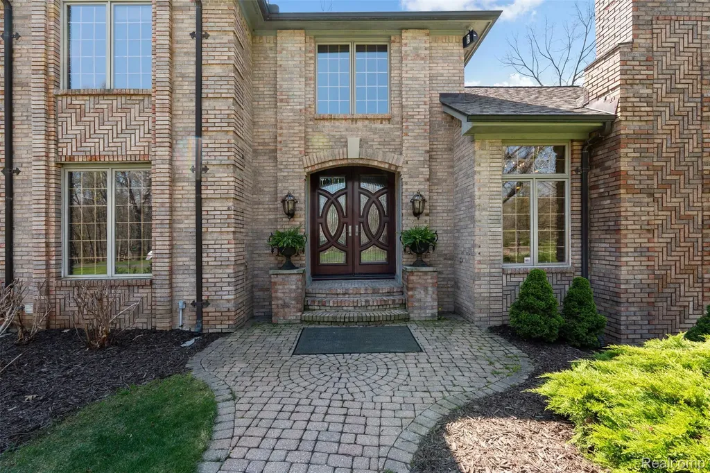 561 Valley Drive Milford Charter Township MI 48381