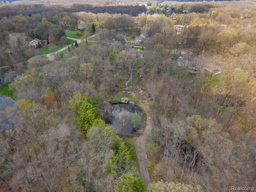 561 Valley Drive Milford Charter Township MI 48381