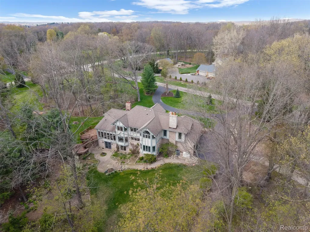561 Valley Drive Milford Charter Township MI 48381