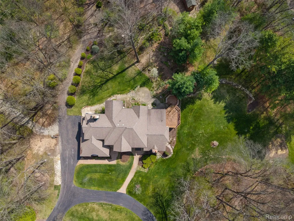 561 Valley Drive Milford Charter Township MI 48381