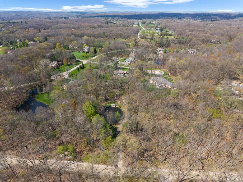 561 Valley Drive Milford Charter Township MI 48381