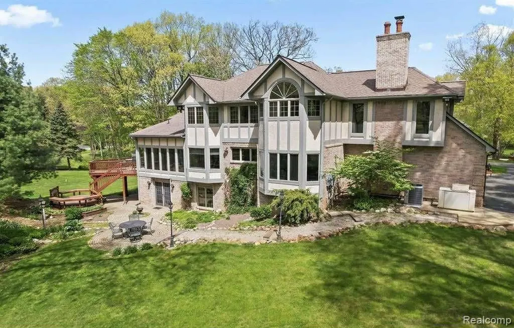 561 Valley Drive Milford Charter Township MI 48381
