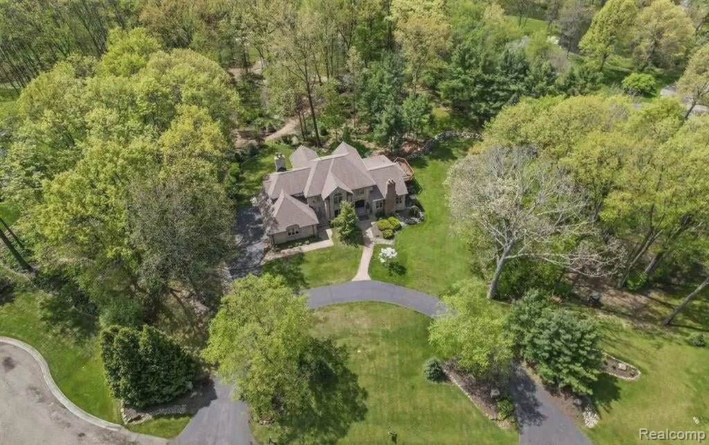 561 Valley Drive Milford Charter Township MI 48381