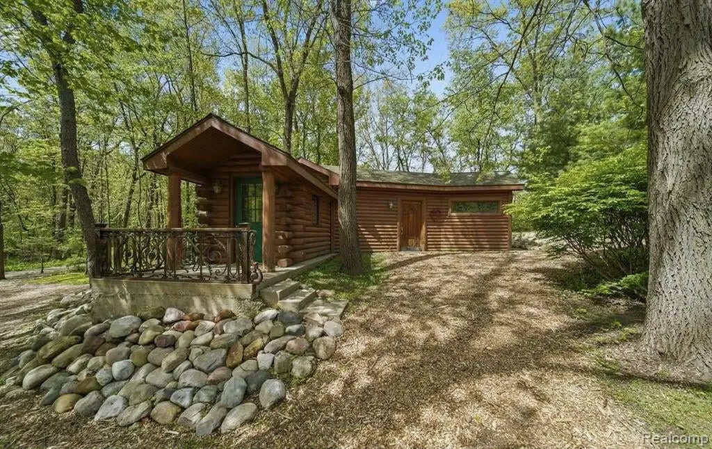 561 Valley Drive Milford Charter Township MI 48381