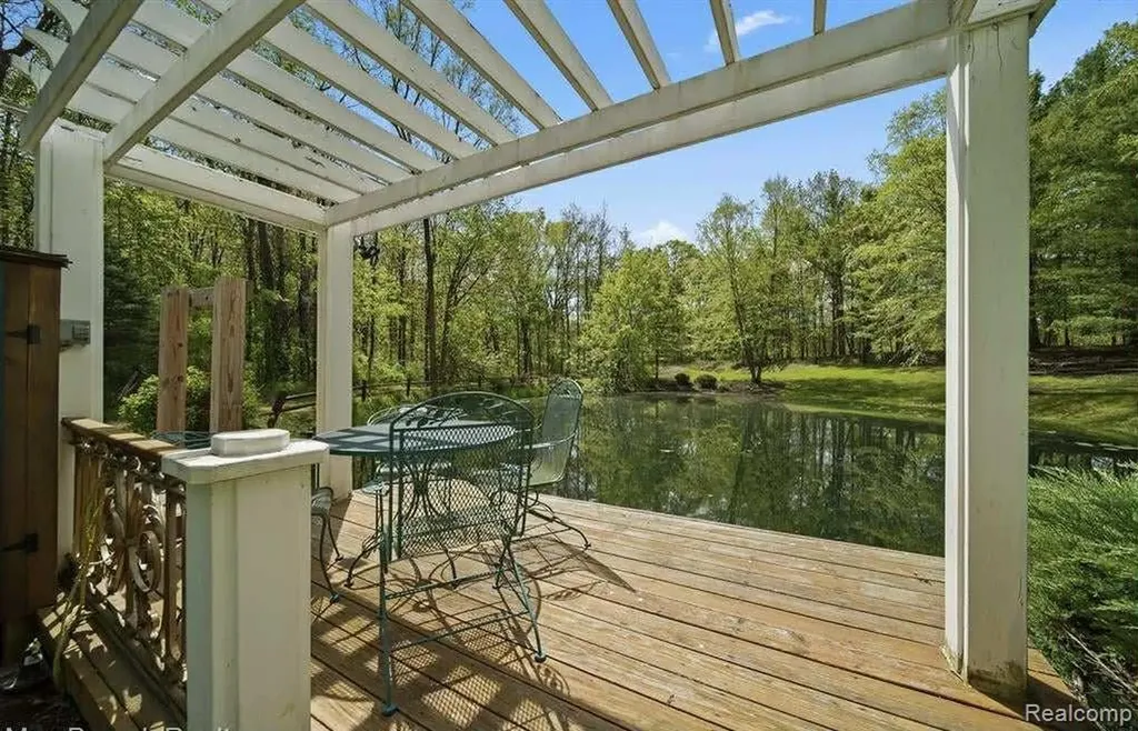 561 Valley Drive Milford Charter Township MI 48381
