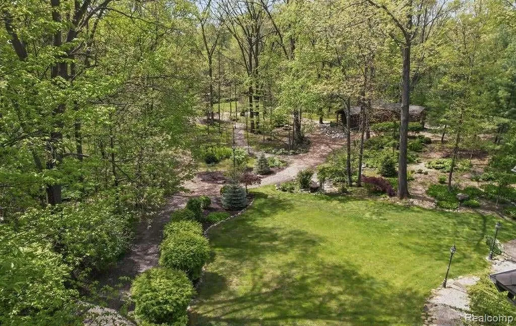 561 Valley Drive Milford Charter Township MI 48381