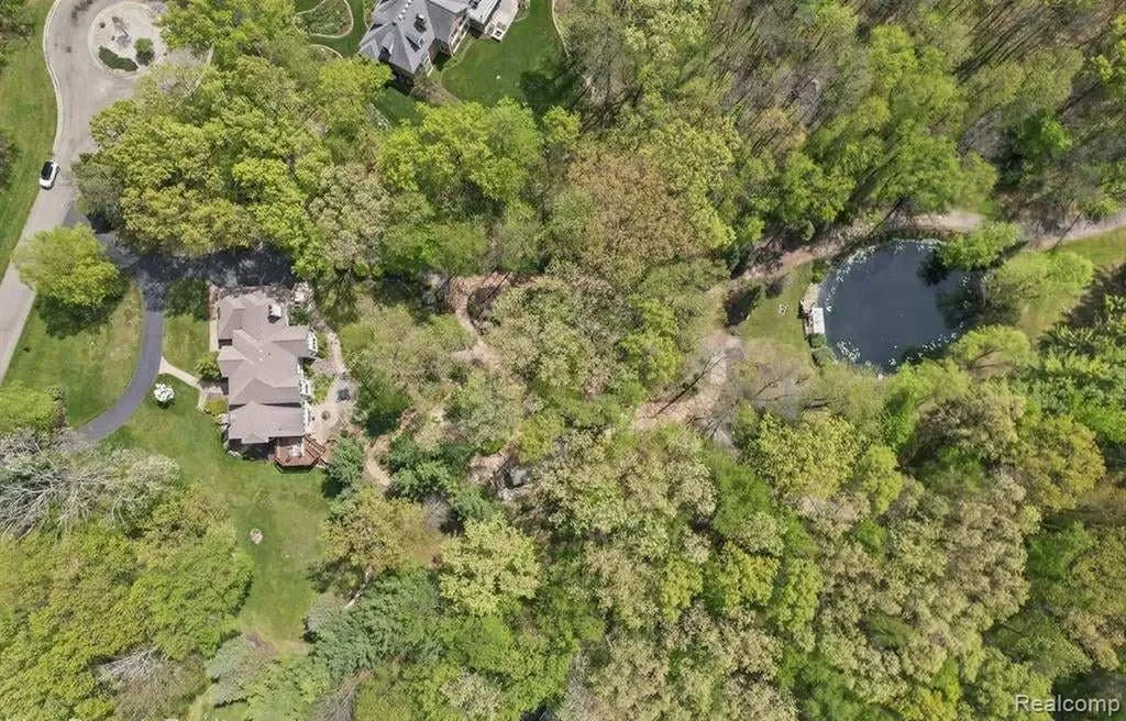 561 Valley Drive Milford Charter Township MI 48381
