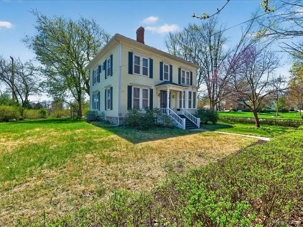 403 Lake Street Howell City MI 48843