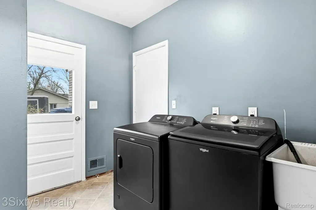 23577 W Newell Circle Farmington Hills City MI 48336