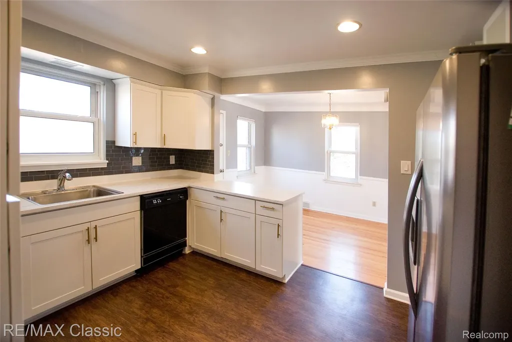 2604 Rochester Road Royal Oak City MI 48073