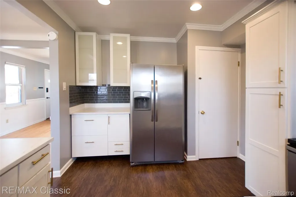 2604 Rochester Road Royal Oak City MI 48073