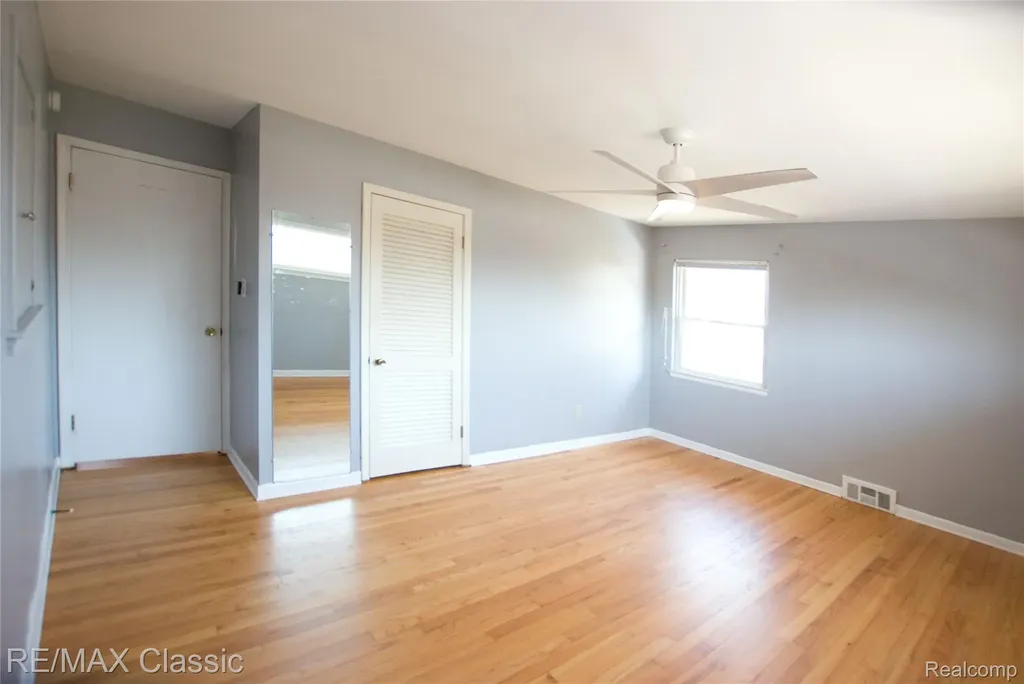 2604 Rochester Road Royal Oak City MI 48073