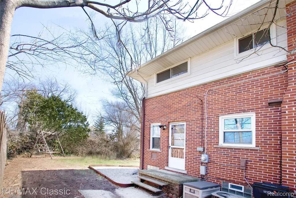 2604 Rochester Road Royal Oak City MI 48073