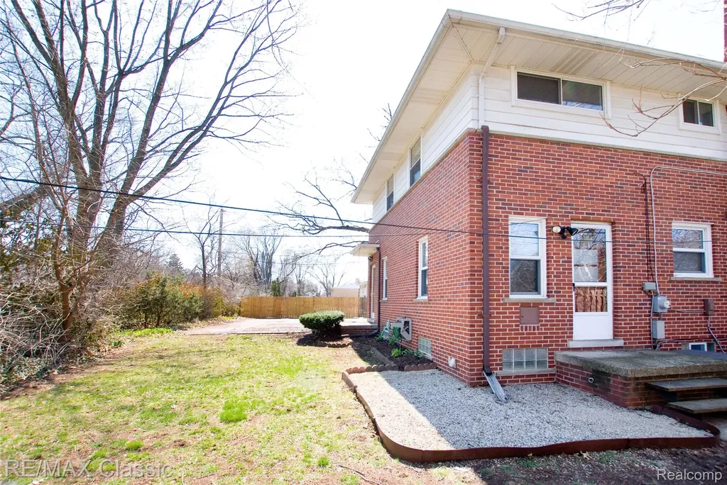 2604 Rochester Road Royal Oak City MI 48073
