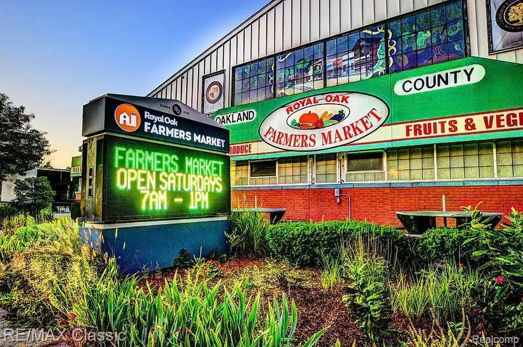 2604 Rochester Road Royal Oak City MI 48073