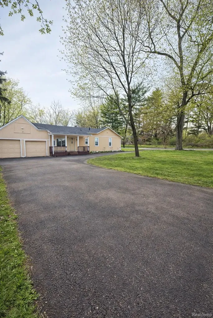 19397 Gaylord Redford Charter Township MI 48240
