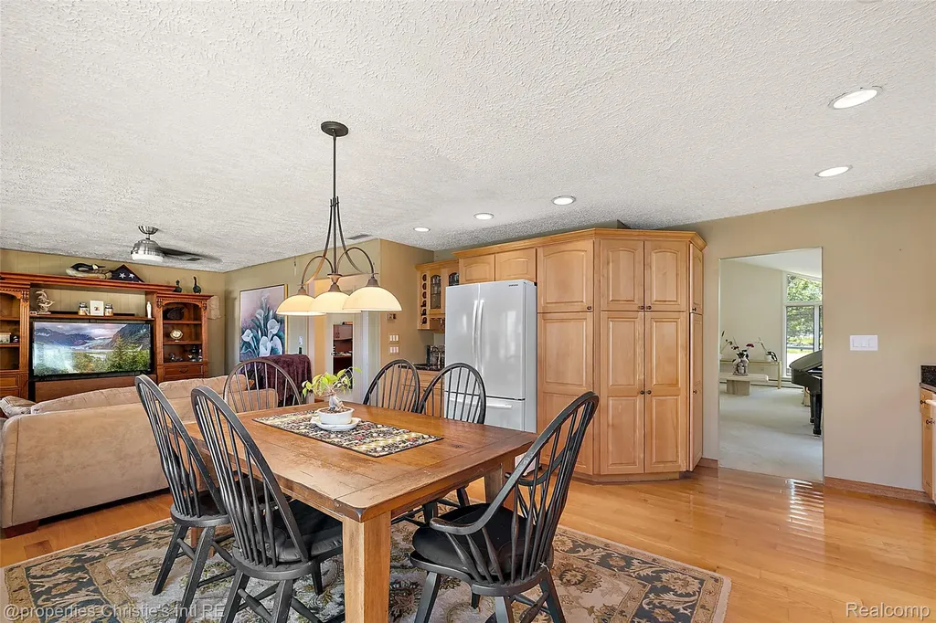 37337 Lakeshore Drive Harrison Charter Township MI 48045