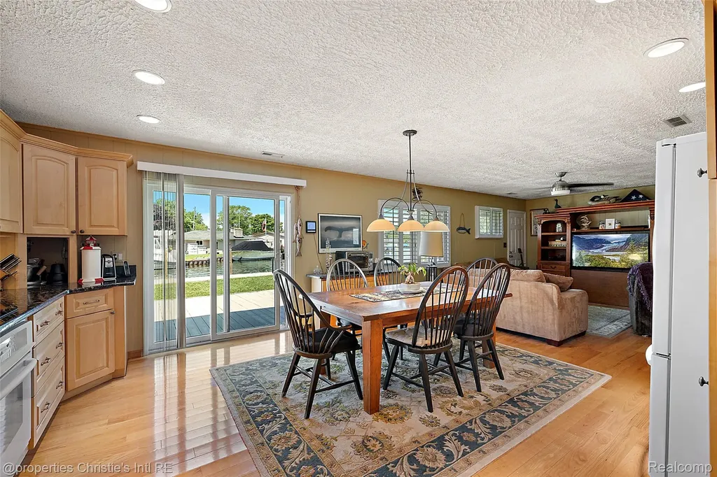 37337 Lakeshore Drive Harrison Charter Township MI 48045