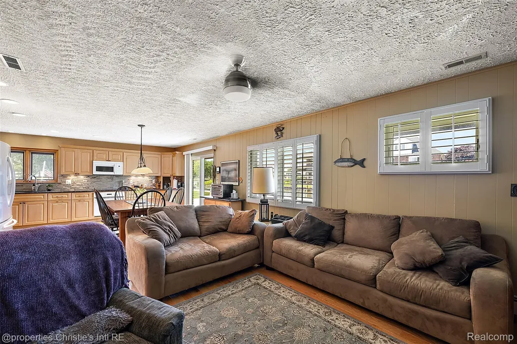 37337 Lakeshore Drive Harrison Charter Township MI 48045