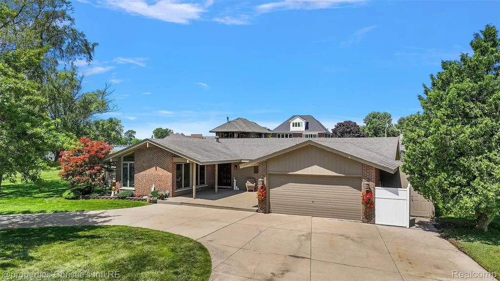 37337 Lakeshore Drive Harrison Charter Township MI 48045