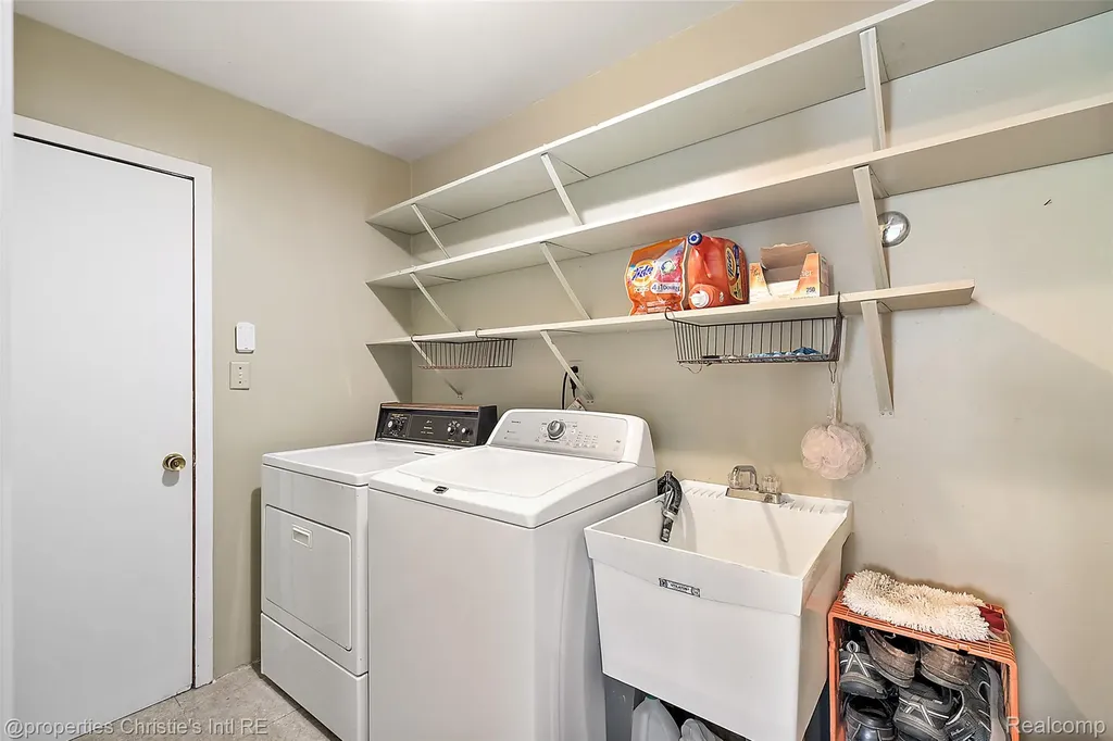 37337 Lakeshore Drive Harrison Charter Township MI 48045