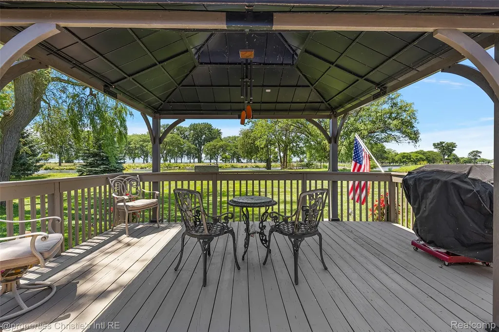 37337 Lakeshore Drive Harrison Charter Township MI 48045
