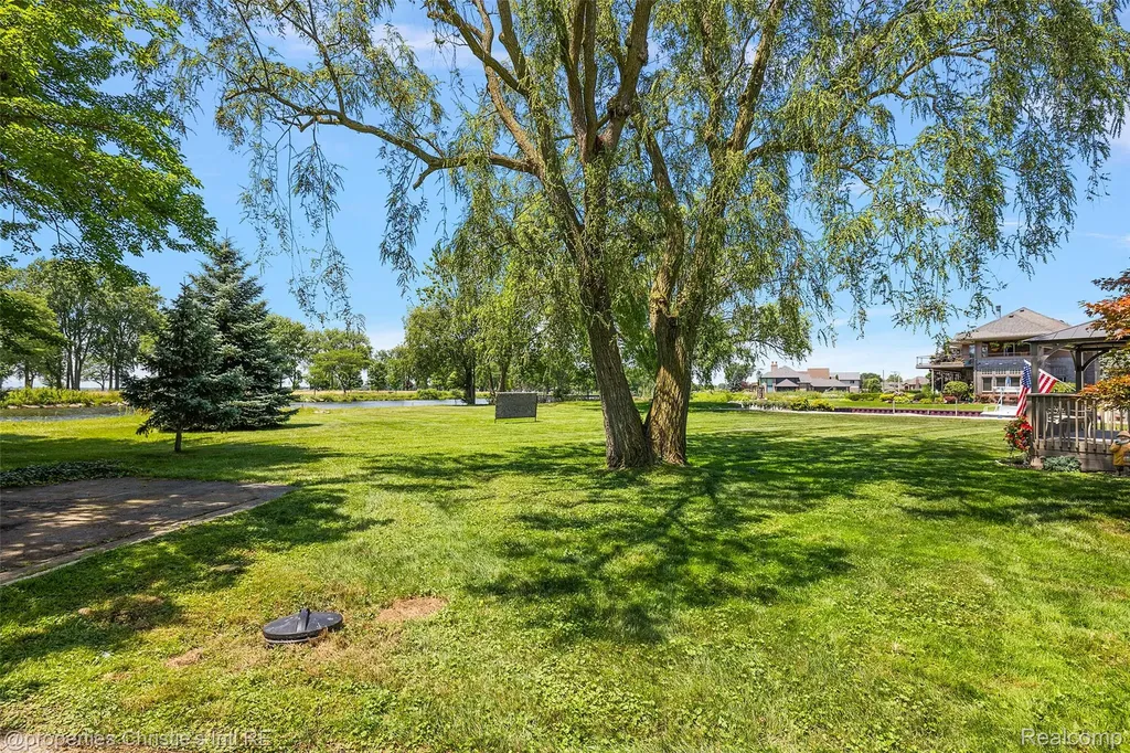 37337 Lakeshore Drive Harrison Charter Township MI 48045