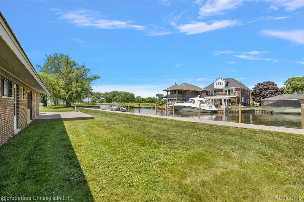 37337 Lakeshore Drive Harrison Charter Township MI 48045