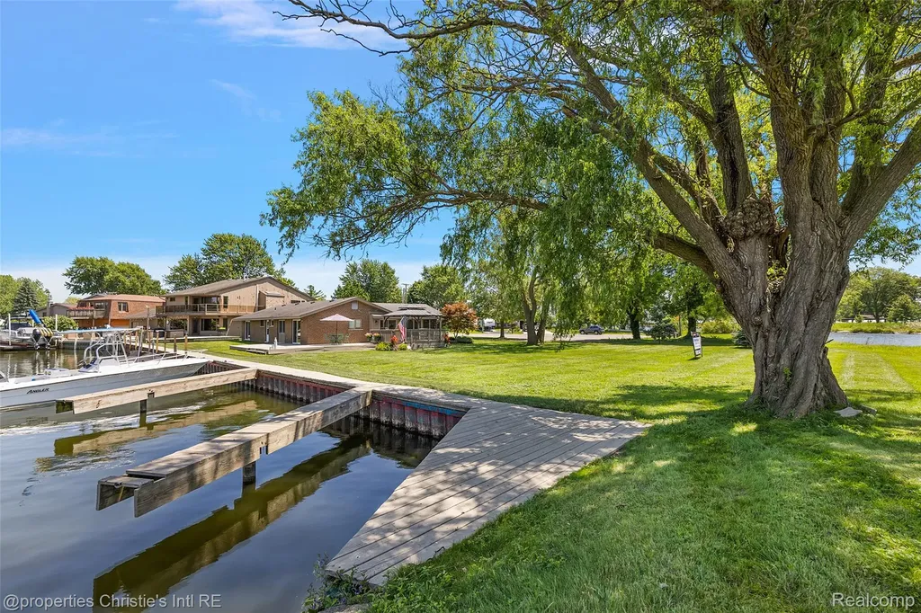 37337 Lakeshore Drive Harrison Charter Township MI 48045