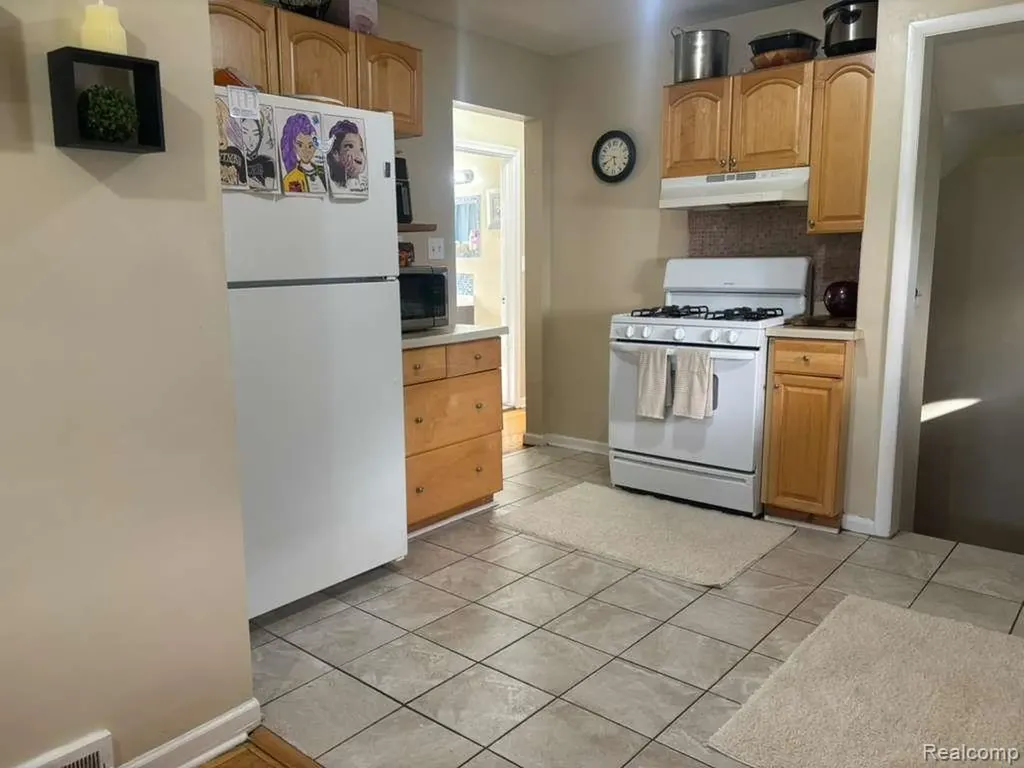 26126 N 26126 Student Avenue Redford Charter Township MI 48239