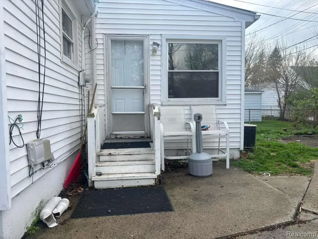 26126 N 26126 Student Avenue Redford Charter Township MI 48239