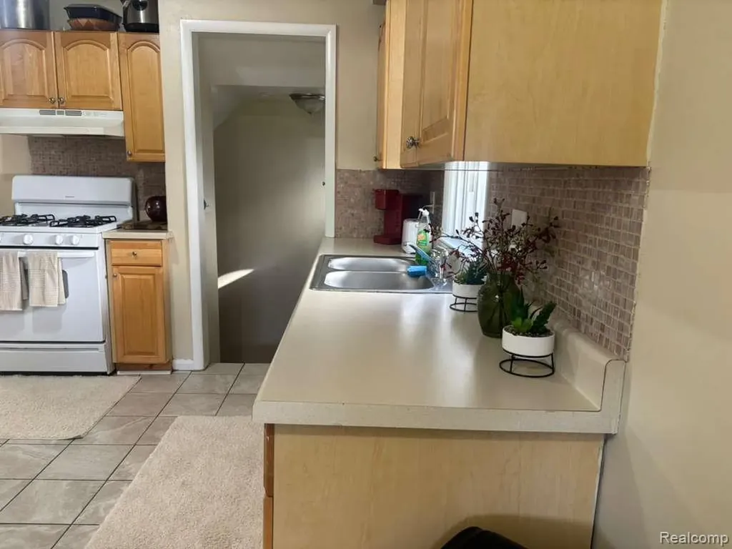 26126 N 26126 Student Avenue Redford Charter Township MI 48239