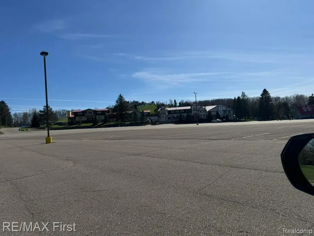 000 Unit 3 Big Sky Drive Groveland Township MI 48442