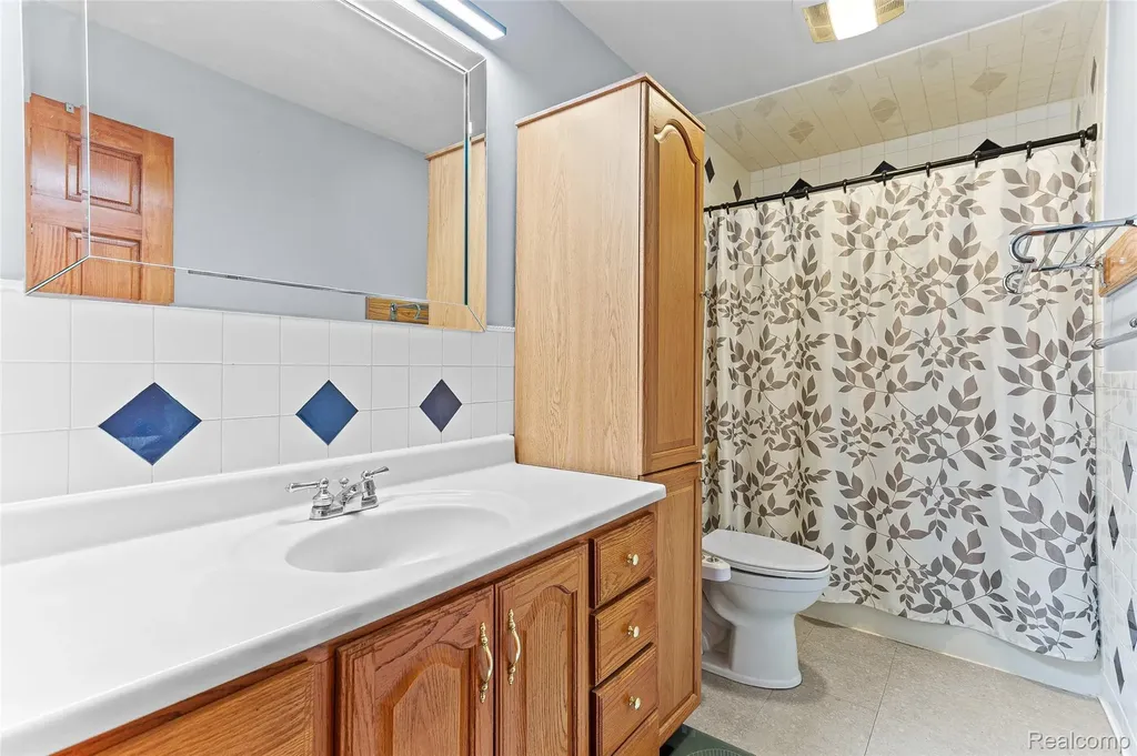 961 Jolly Road Alaiedon Township MI 48864