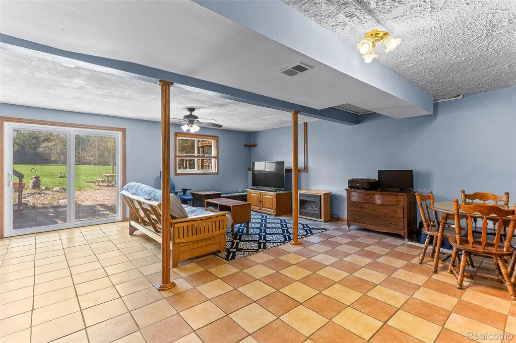 961 Jolly Road Alaiedon Township MI 48864