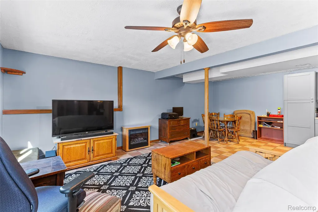961 Jolly Road Alaiedon Township MI 48864