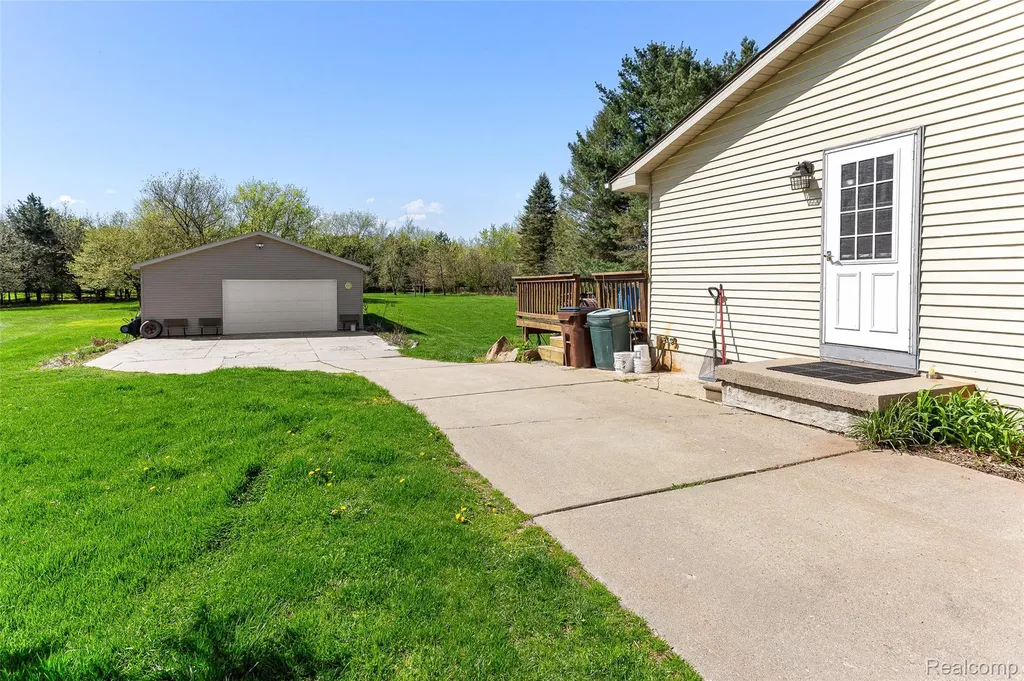 961 Jolly Road Alaiedon Township MI 48864