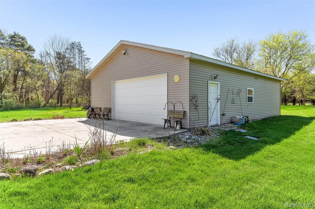 961 Jolly Road Alaiedon Township MI 48864