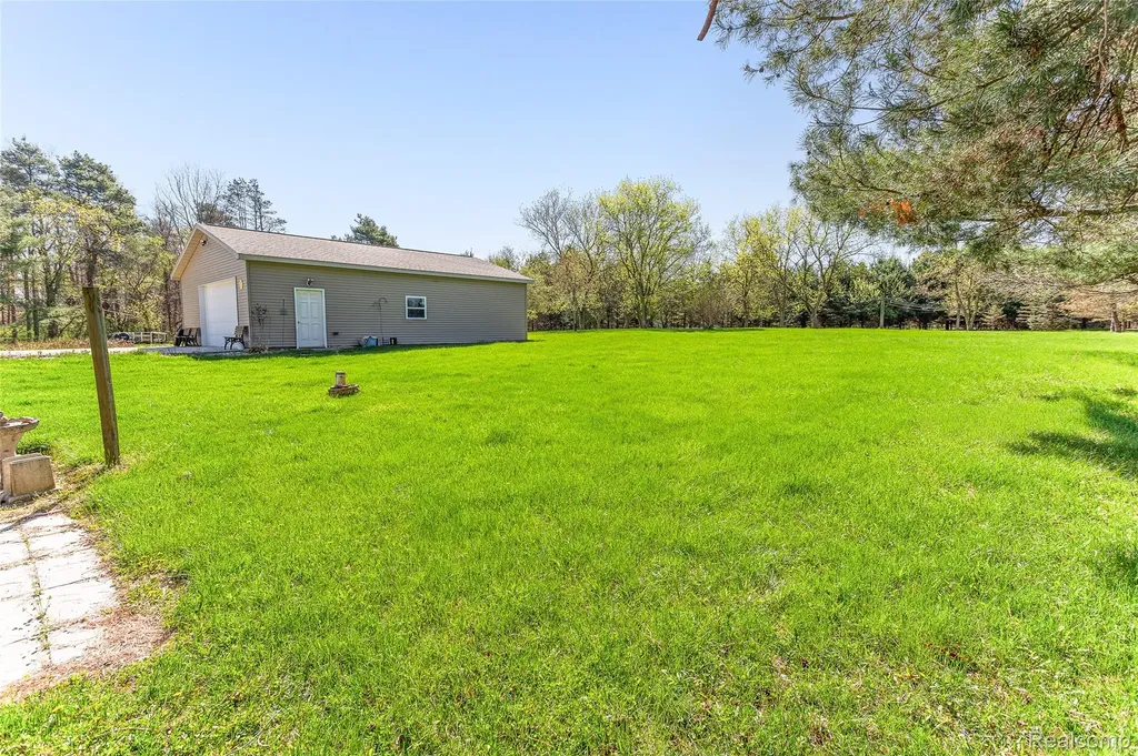 961 Jolly Road Alaiedon Township MI 48864