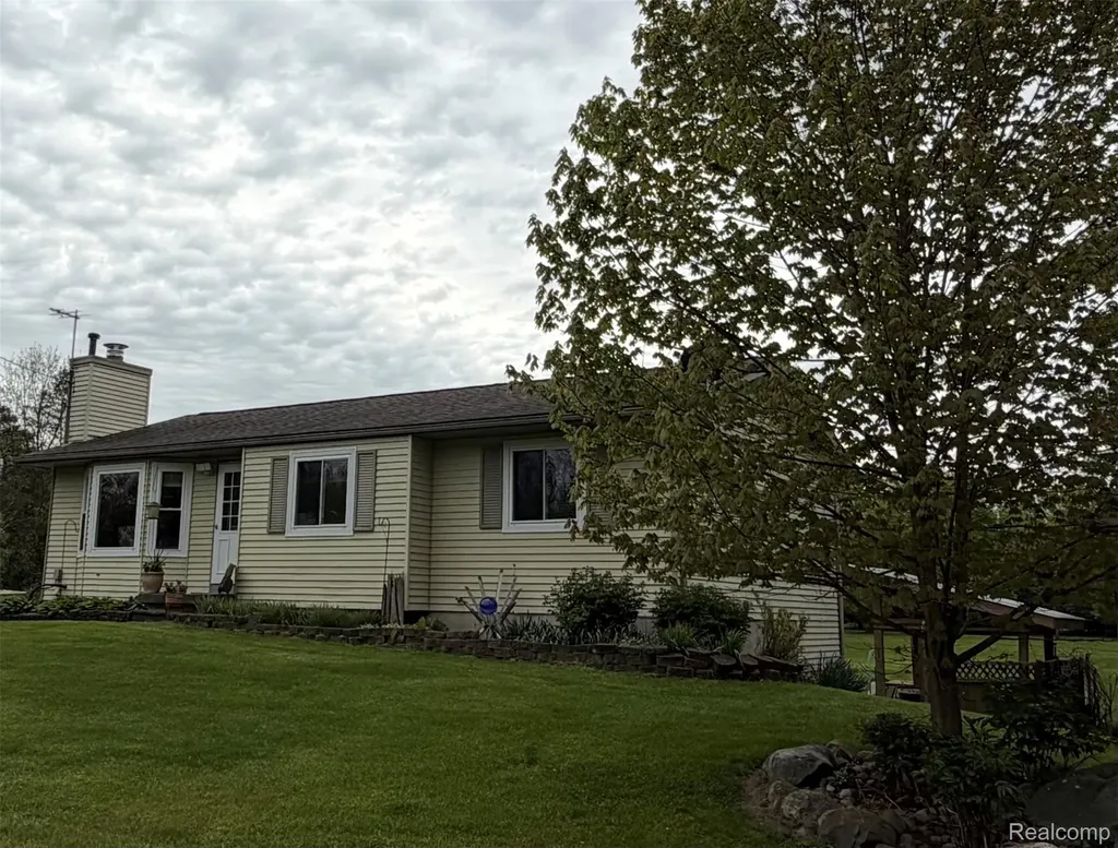 961 Jolly Road Alaiedon Township MI 48864