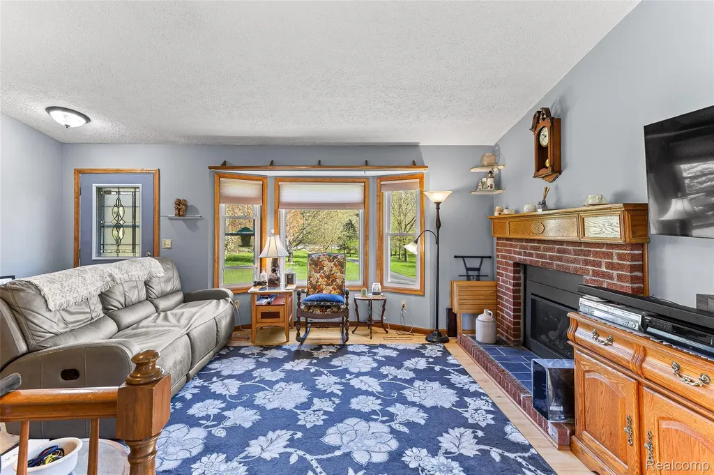 961 Jolly Road Alaiedon Township MI 48864