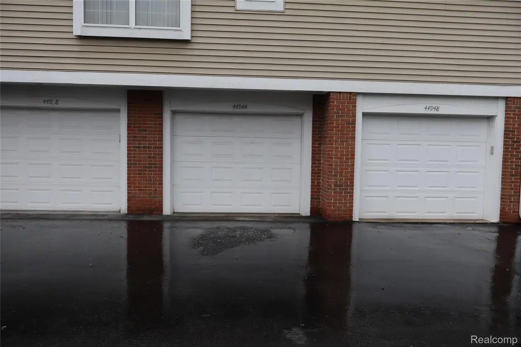 44944 Marigold Drive Sterling Heights City MI 48314