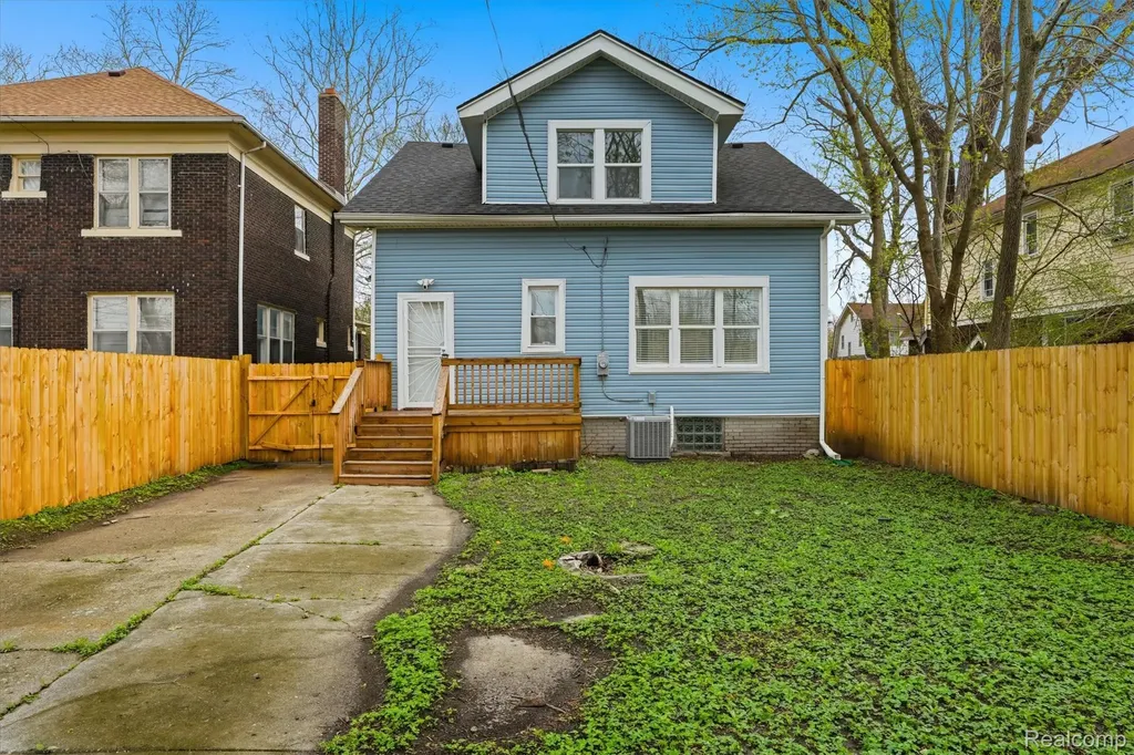 725 Lakewood Street Detroit City MI 48215