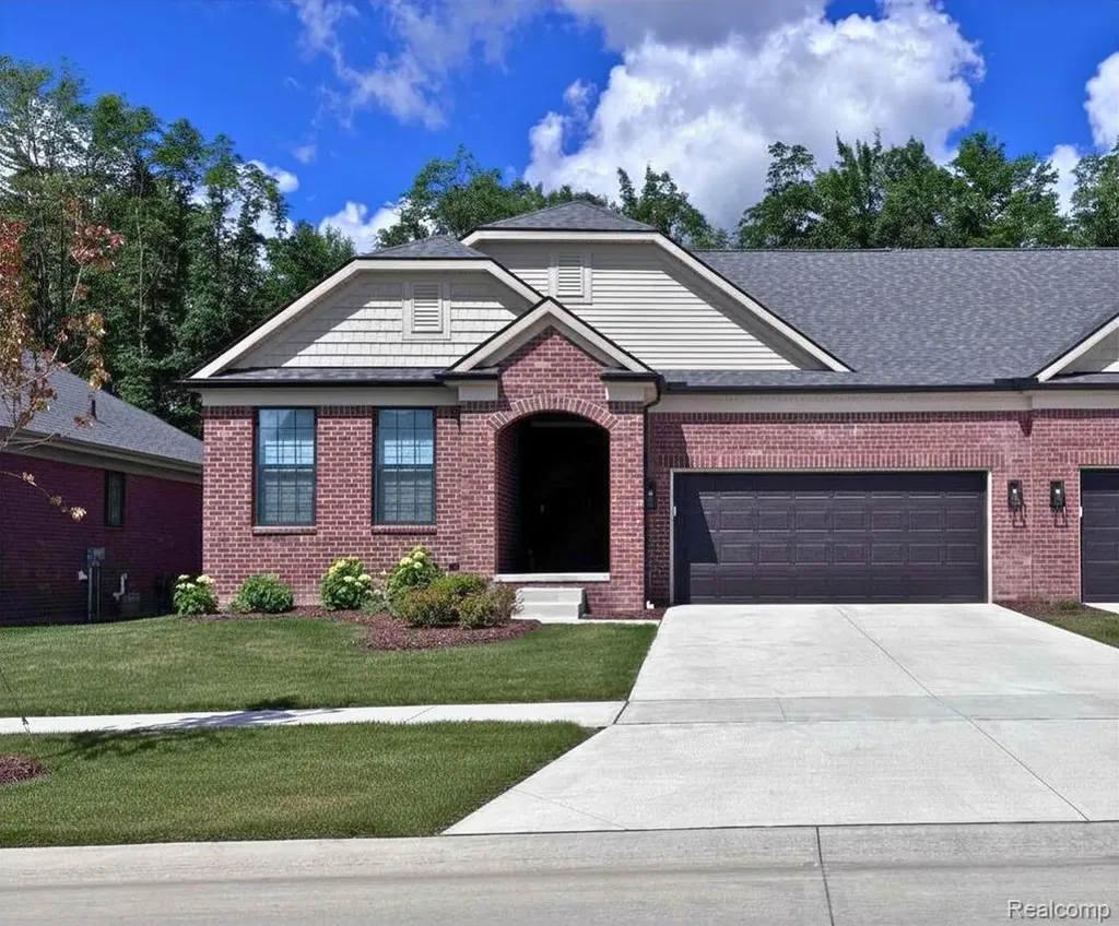 55825 Oak Pointe Drive Shelby Charter Township MI 48315