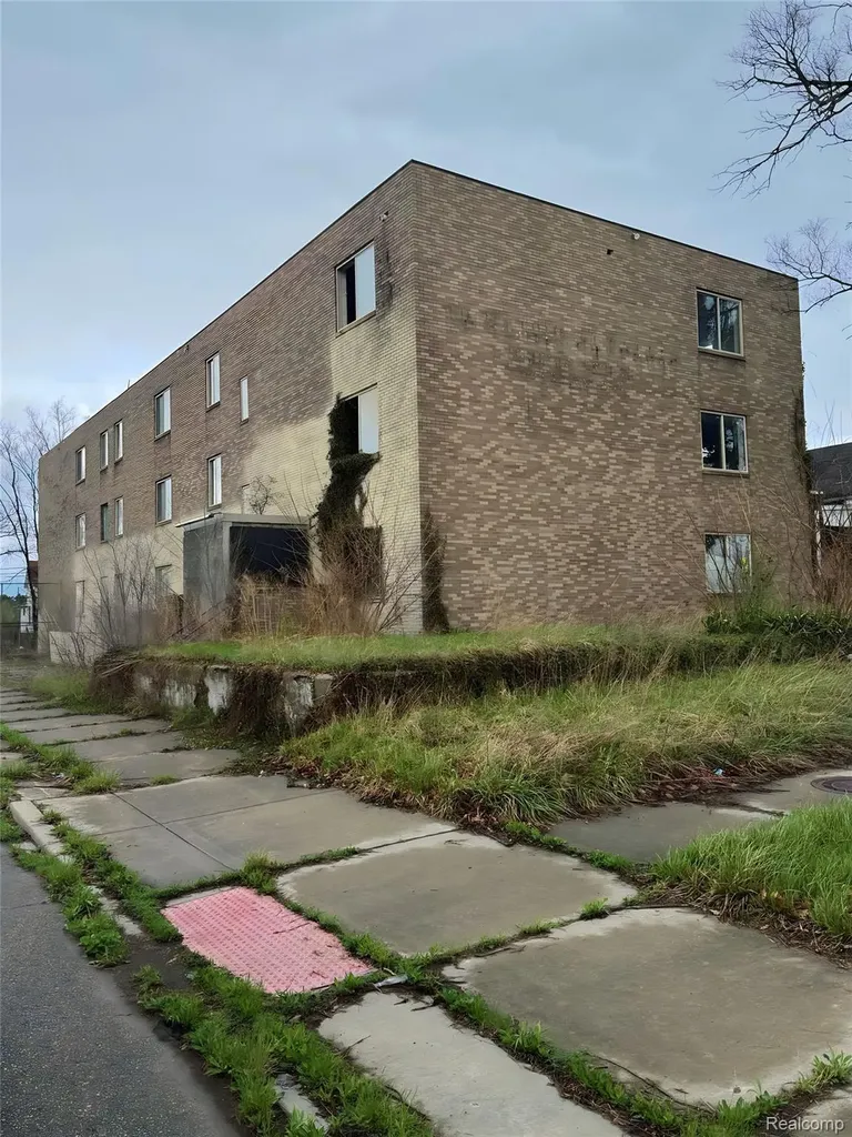 1880 E Grand Boulevard Detroit City MI 48211